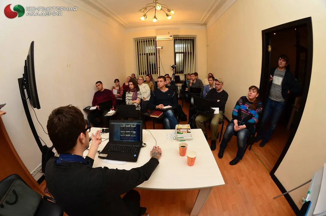 Заняття в аудиторії з проєктором