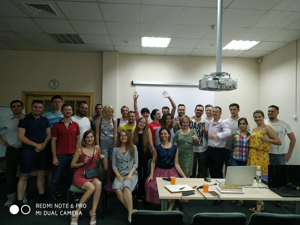 Макс із групою учнів після заняття