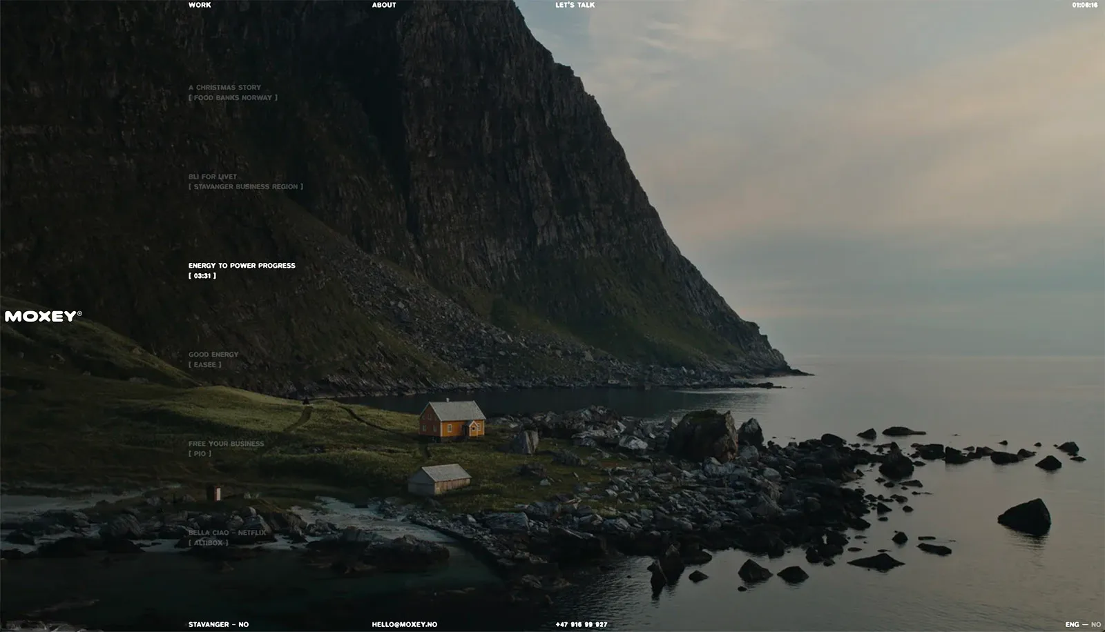 Главный экран сайта MOXEY на Webflow